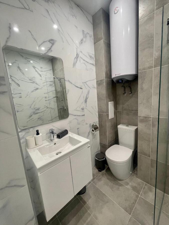 Vanquish Central Apartment Варна Экстерьер фото