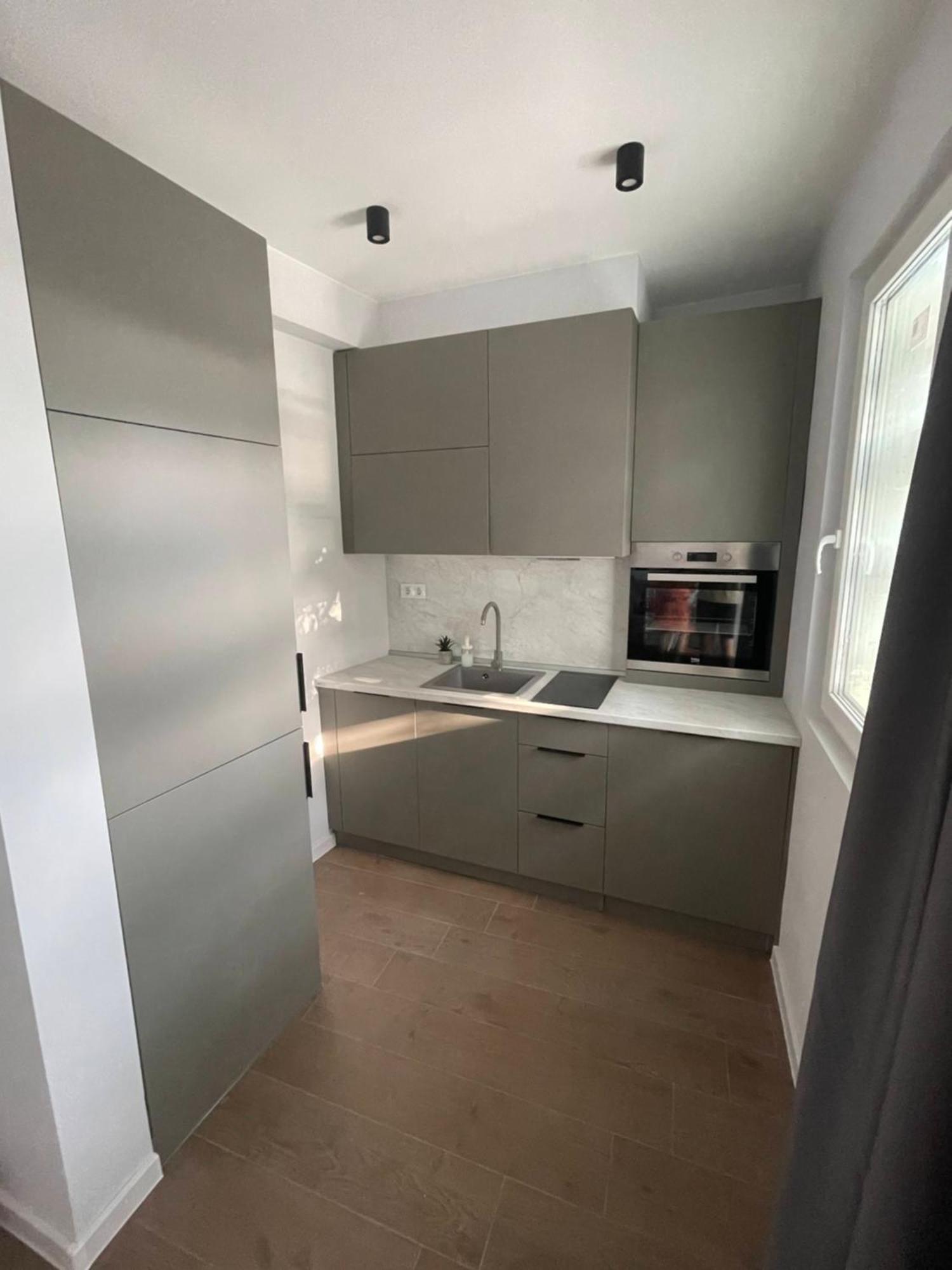 Vanquish Central Apartment Варна Экстерьер фото