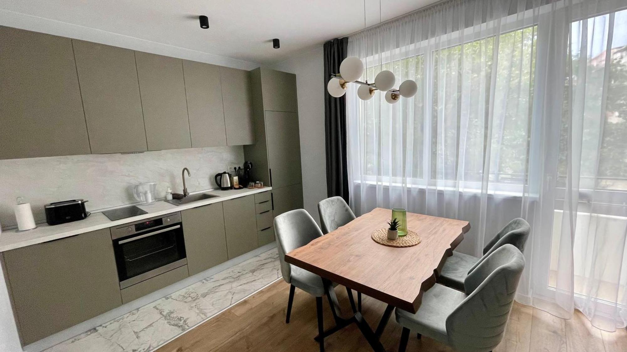 Vanquish Central Apartment Варна Экстерьер фото