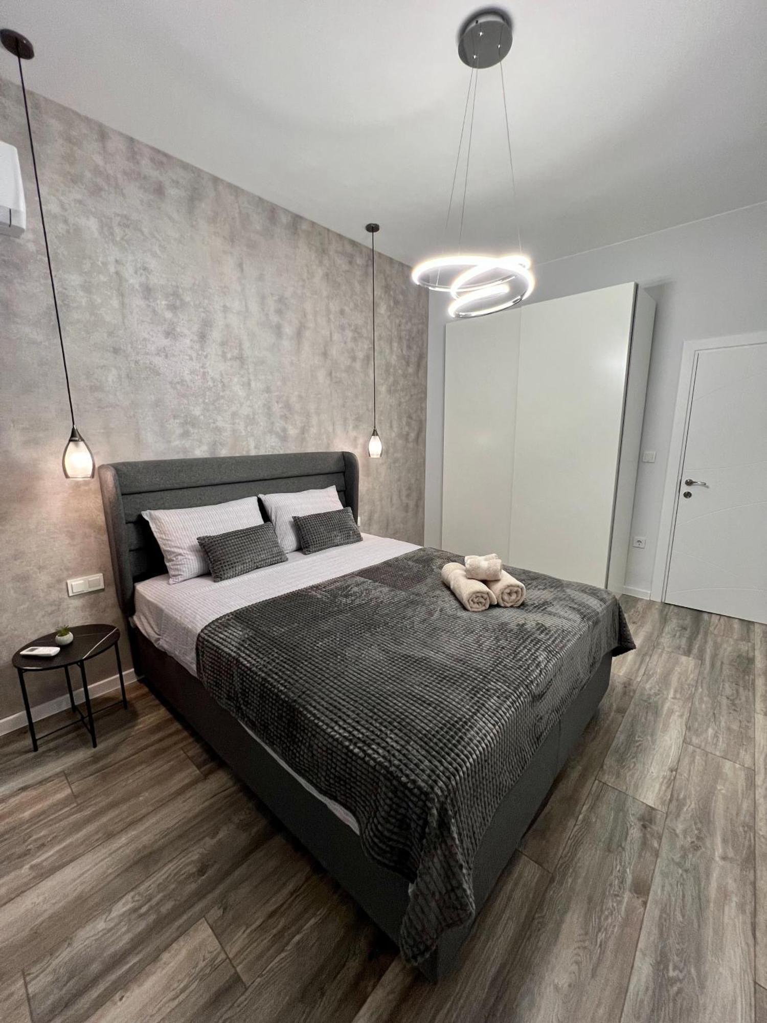 Vanquish Central Apartment Варна Экстерьер фото