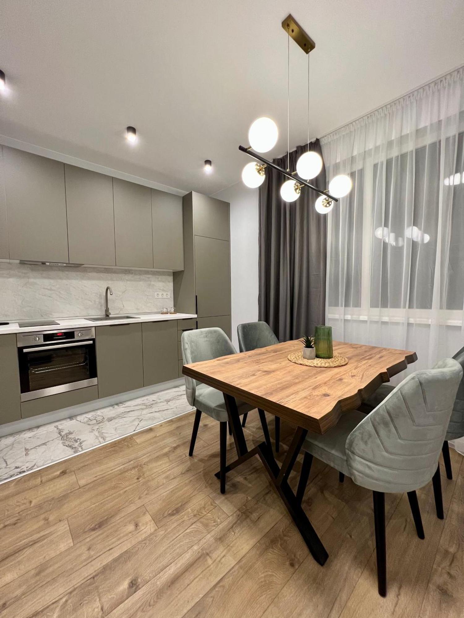 Vanquish Central Apartment Варна Экстерьер фото