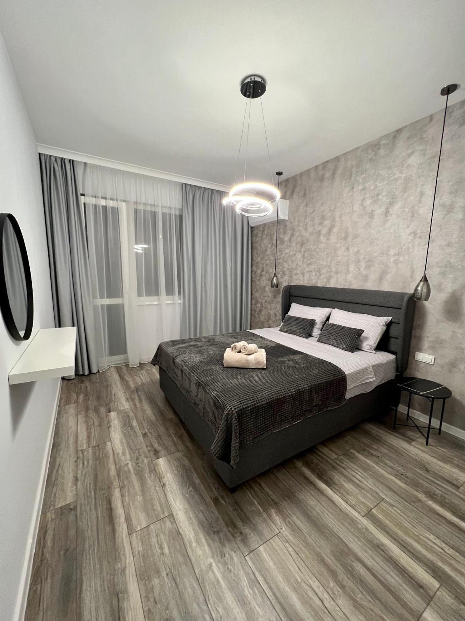 Vanquish Central Apartment Варна Экстерьер фото