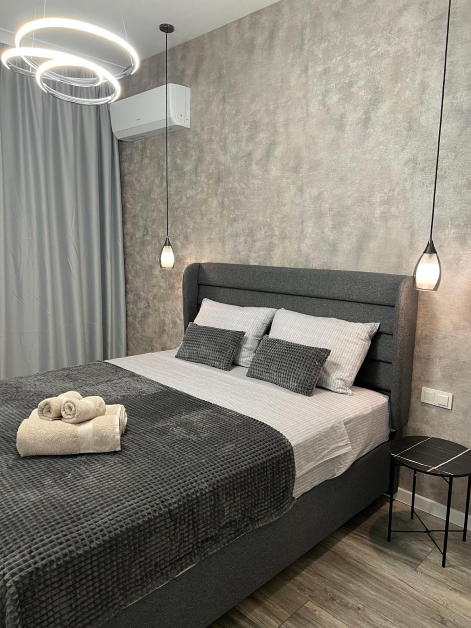 Vanquish Central Apartment Варна Экстерьер фото