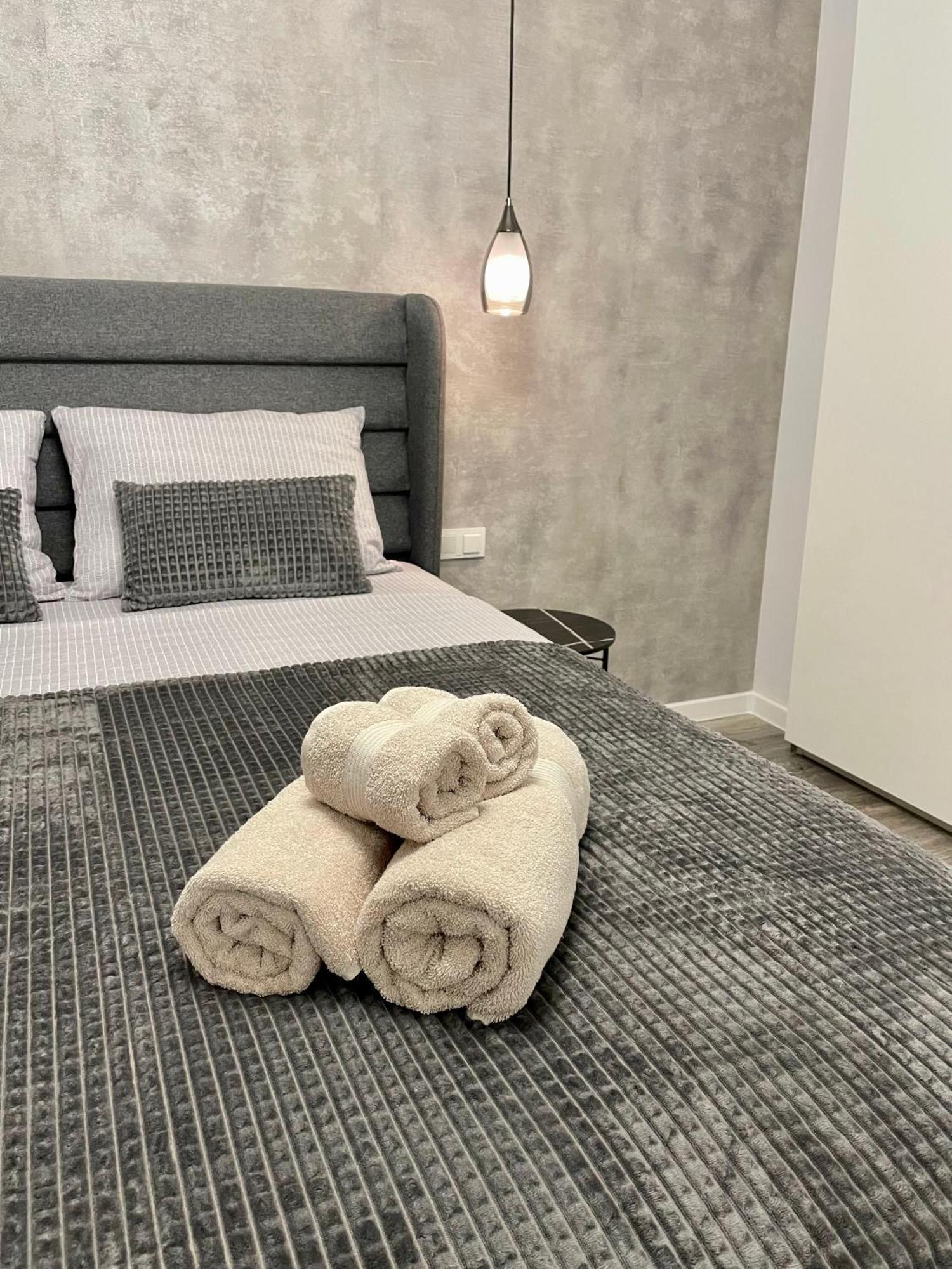 Vanquish Central Apartment Варна Экстерьер фото