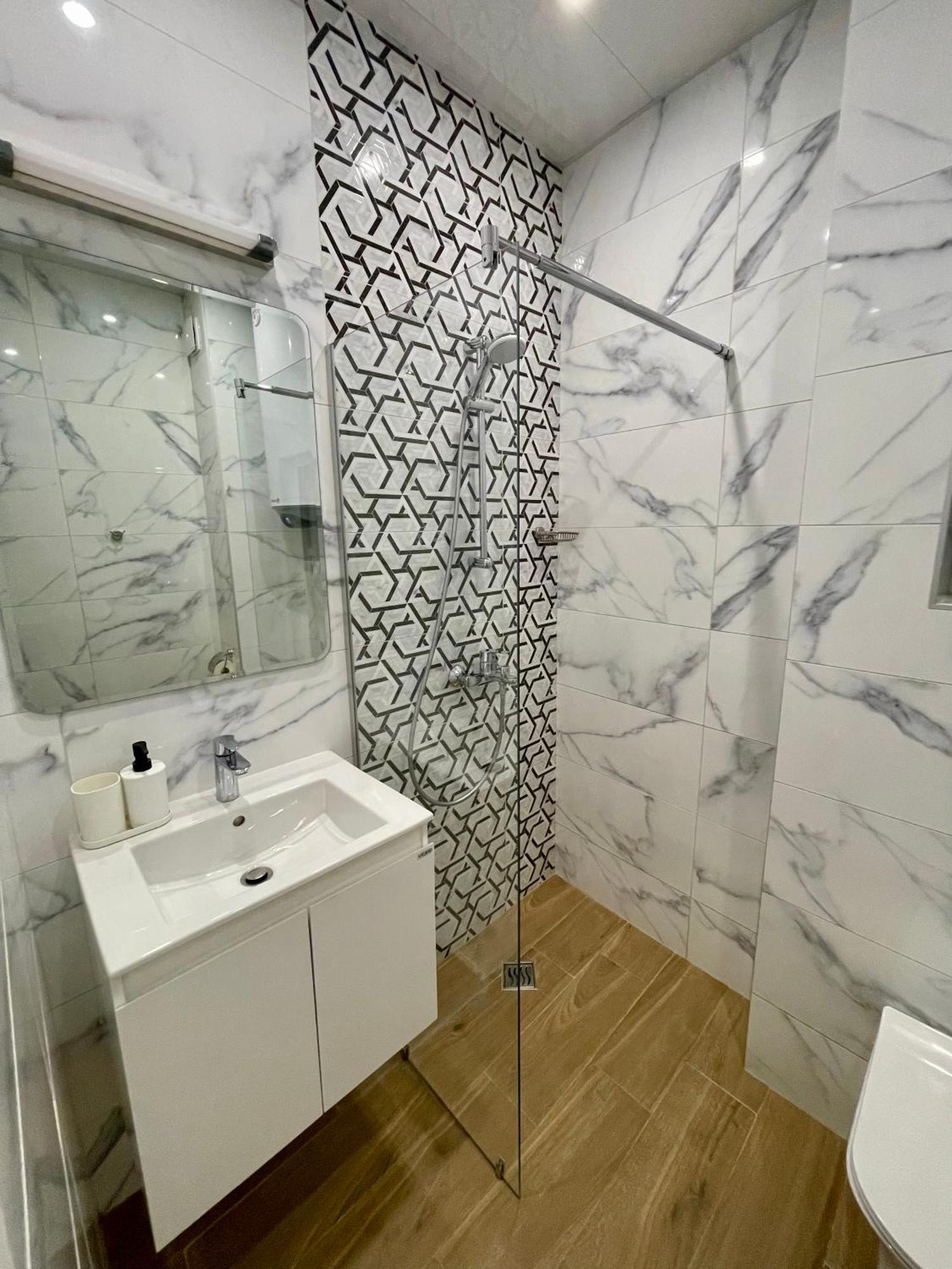 Vanquish Central Apartment Варна Экстерьер фото